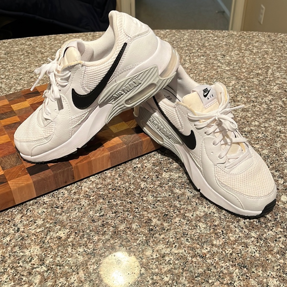 WOMEN'S NIKE AIR MAX EXCEE SNEAKERS